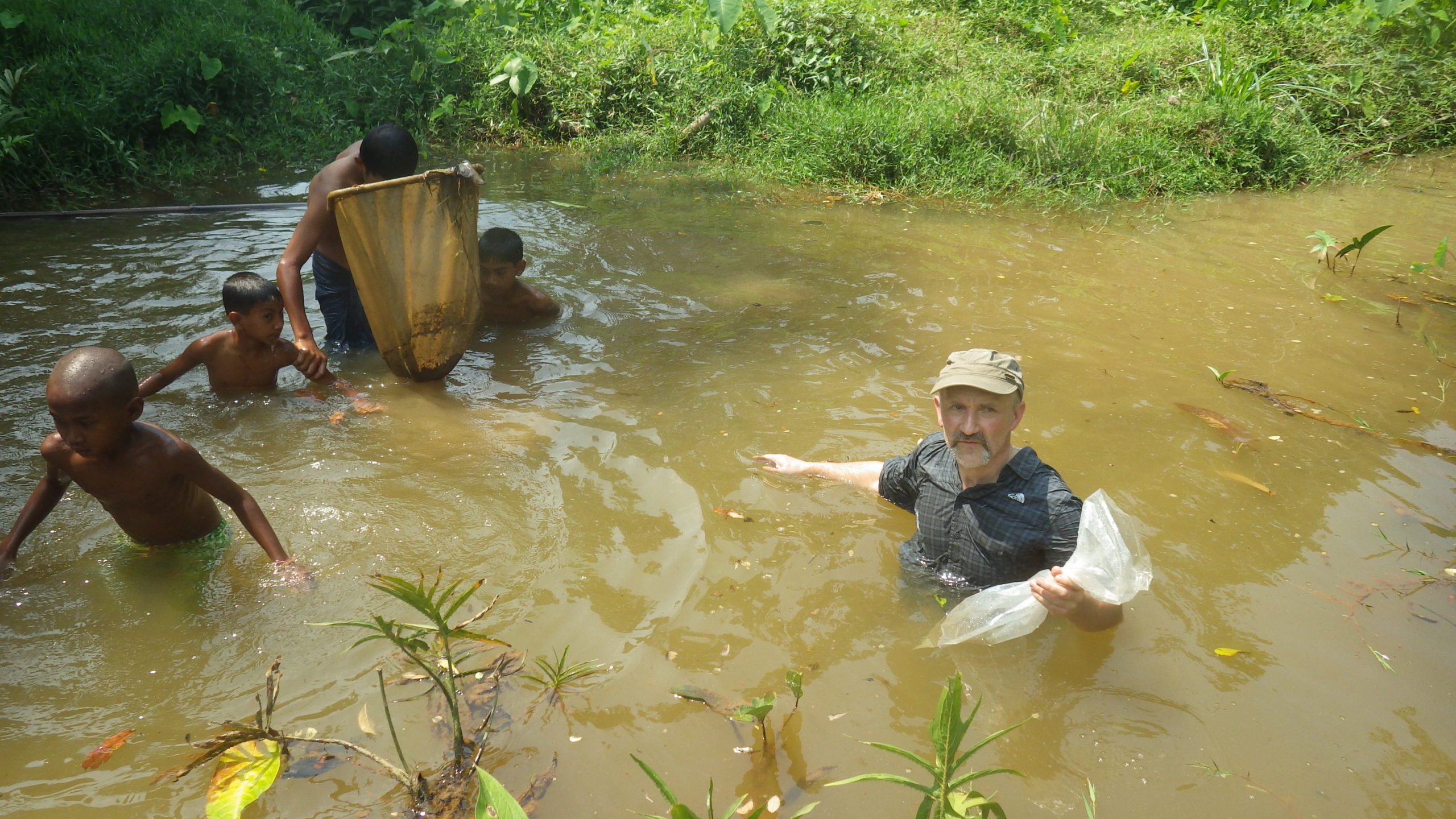 Ralf Britz collecting in Myanmar © Ralf Britz