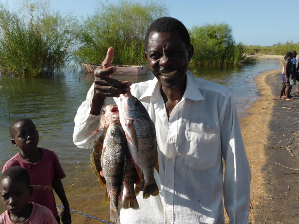 Fiahers like Fanwell are now catching fewer large fish and are making more money © Ripple Africa